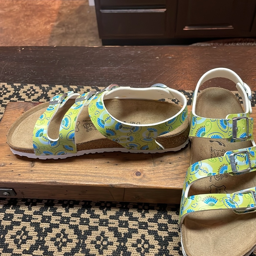 Birkenstock Birkis Ellice Straps and Buckles Leather Sandals.
Size Euro 38/7 US - Picture 2 of 7